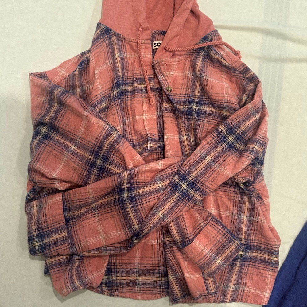 Adorable oversized/cropped flannel shirt